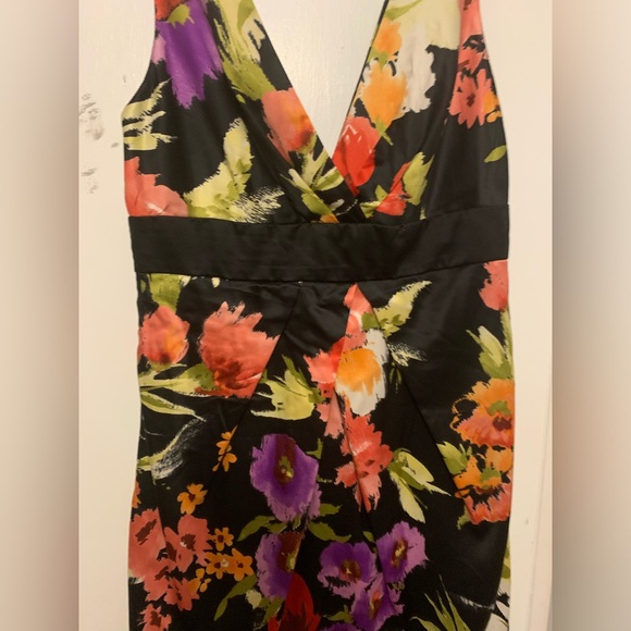 Forever 21 Women’s floral patterned dress size Large. Zipper down back-middle. - Picture 5 of 5